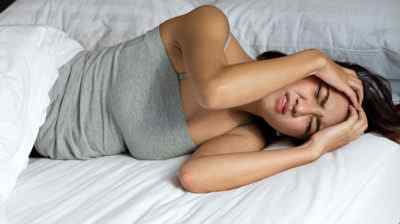 Почему болит голова во время месячных или Познакомьтесь с менструальной мигренью
